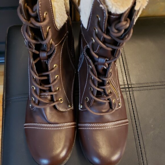 NEW Guess Lace-up Boots - Picture 1 of 7